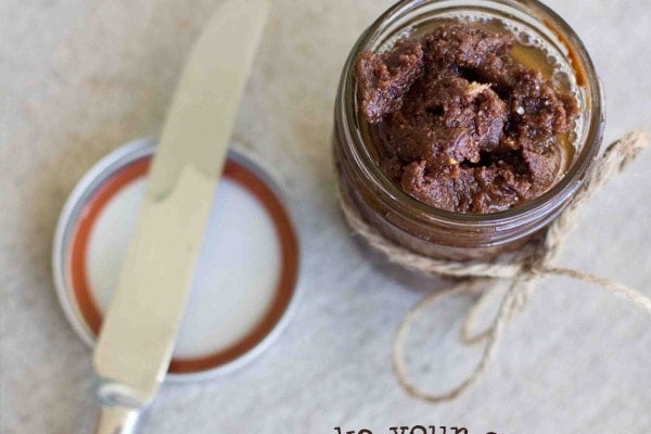 make your own hazlenut spread takes five minutes and is SO easy! No sugar or dairy and tastes better than nutella