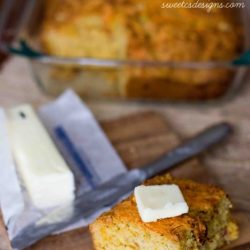 gluten free cheesy bacon cornbread- this is SO delicious and easy to make!