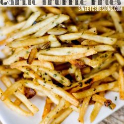 Turn leftover fries into crispy garlic truffle fries- this is GENIUS! Who doesn't have leftovers that get all soggy and gross- This revives them into crispy delicious fries again!