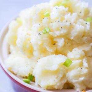 A quick and delicious recipe for mashed potatoes topped with green onions.
