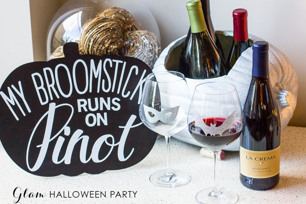 Create a gorgeous glam halloween party with these easy DIY ideas!