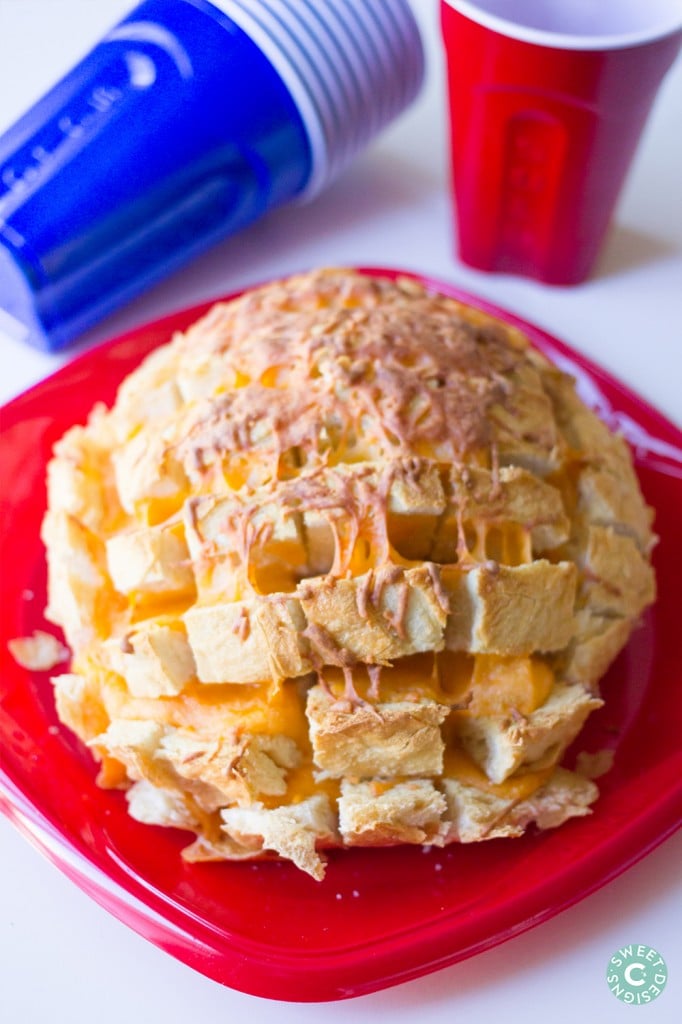 Cheesy garlic pull apart bread- the perfect tailgating snack!