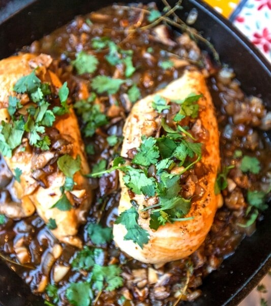 Skillet chicken with mushroom sauce and herbs.