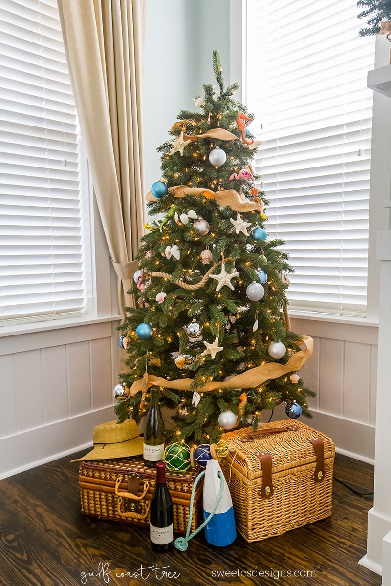 Love this very Florida Gulf Coast themed tree!