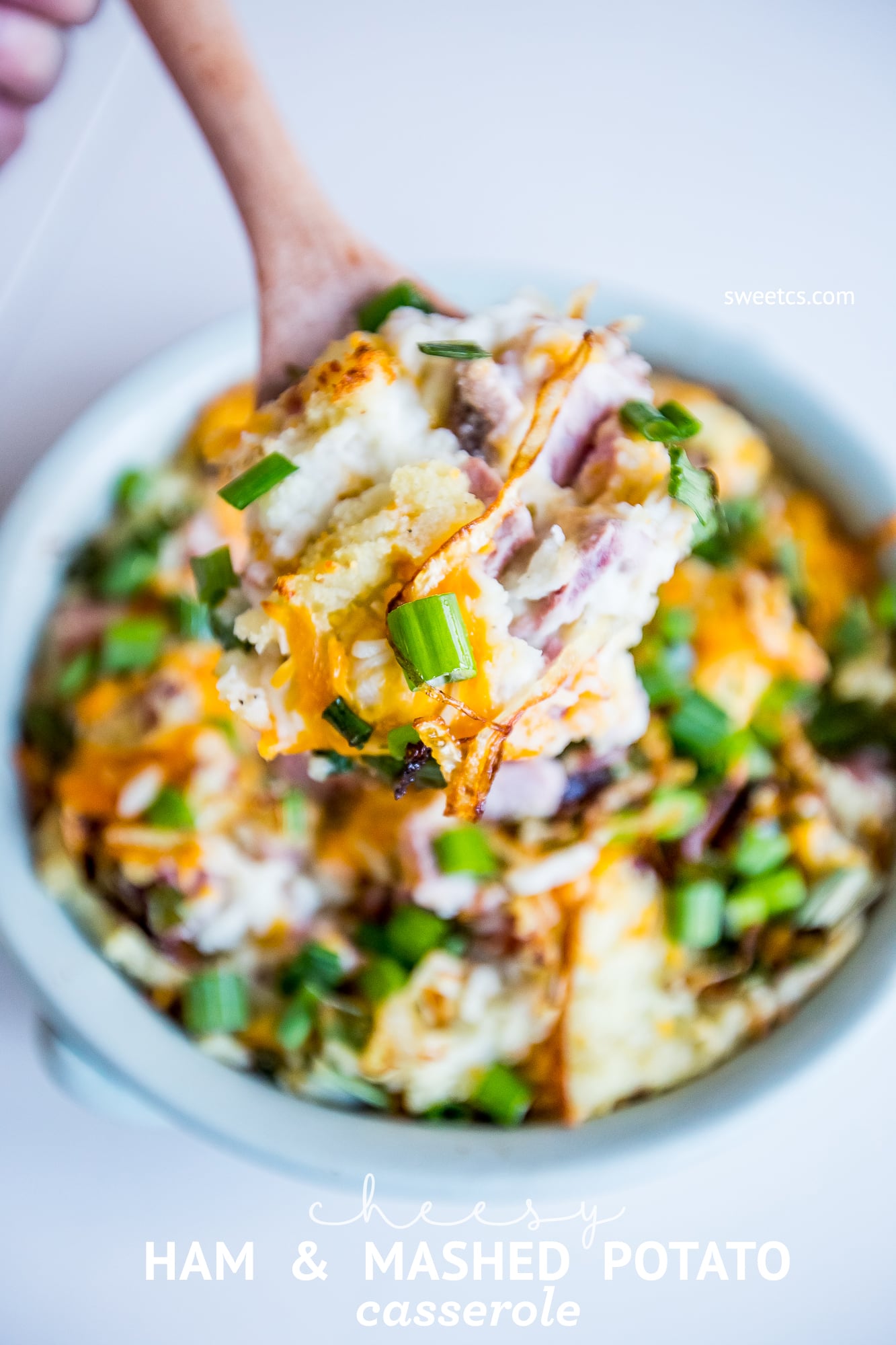 This cheesy ham and mashed potato casserole is so delicious and easy- such an awesome way to dress up leftovers!
