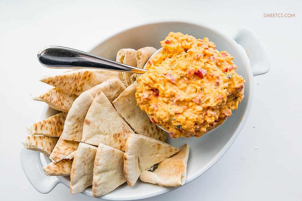 This is my favorite dip ever- and so easy to make! I love pimento cheese!