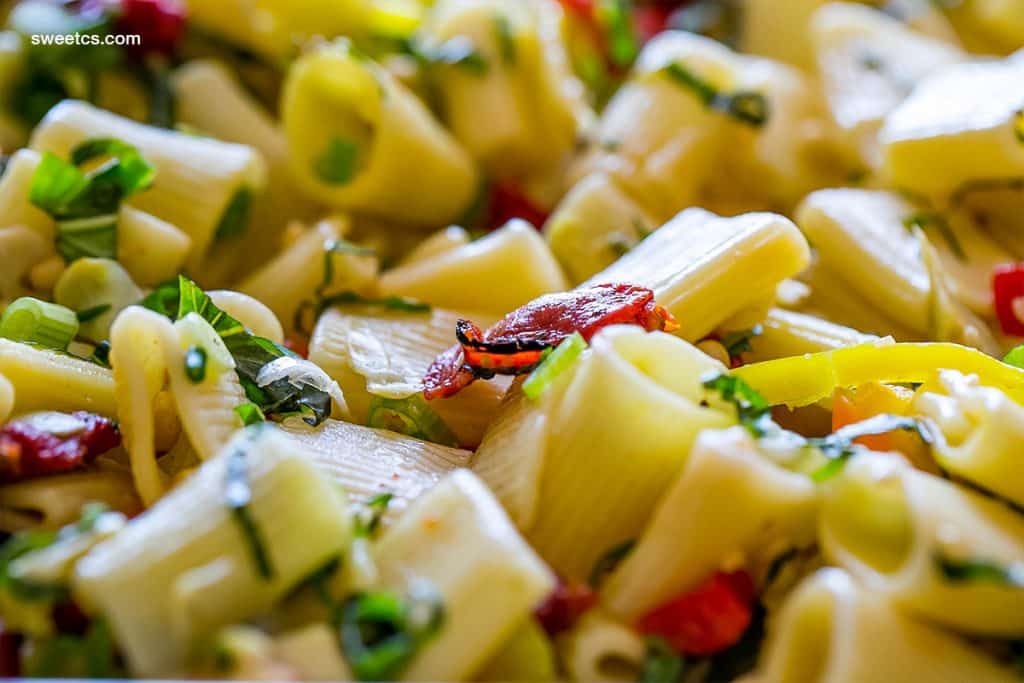 This antipasti pasta salad is quick, easy, vegan, and so delicious!