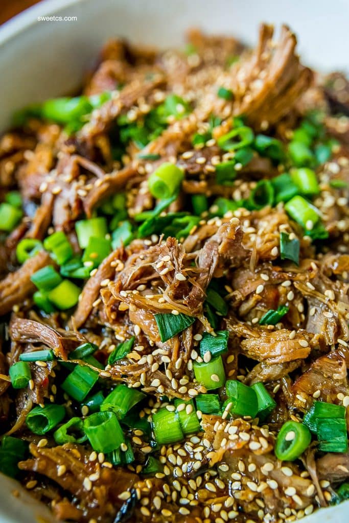 This slow cooker pulled pork is so delicious and easy - tons of flavor from the crock pot