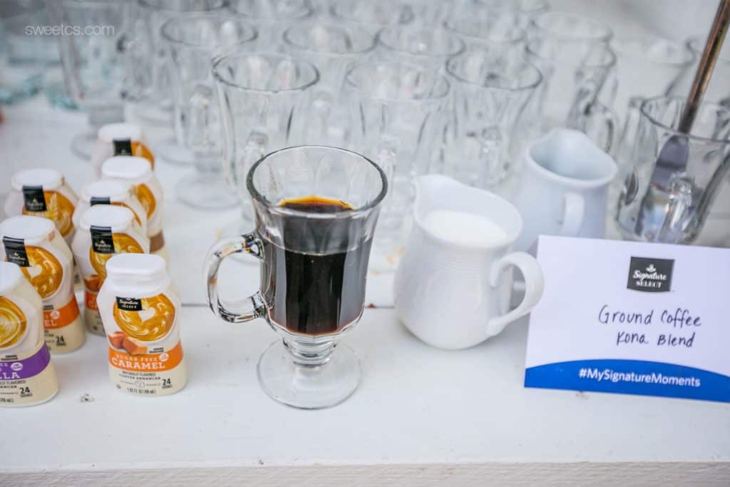 Love this simple and adorable coffee bar idea!