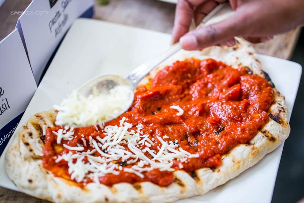 The best flatbread dinner idea- make your own for a dinner party!