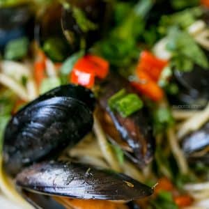 15 minute pasta with mussels and peppers.