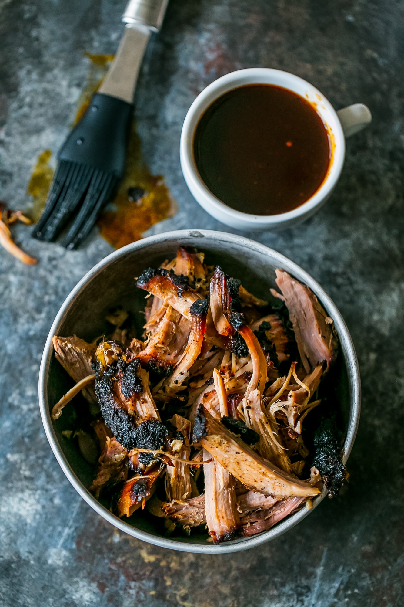Picture of smoked pulled pork in a bowl 