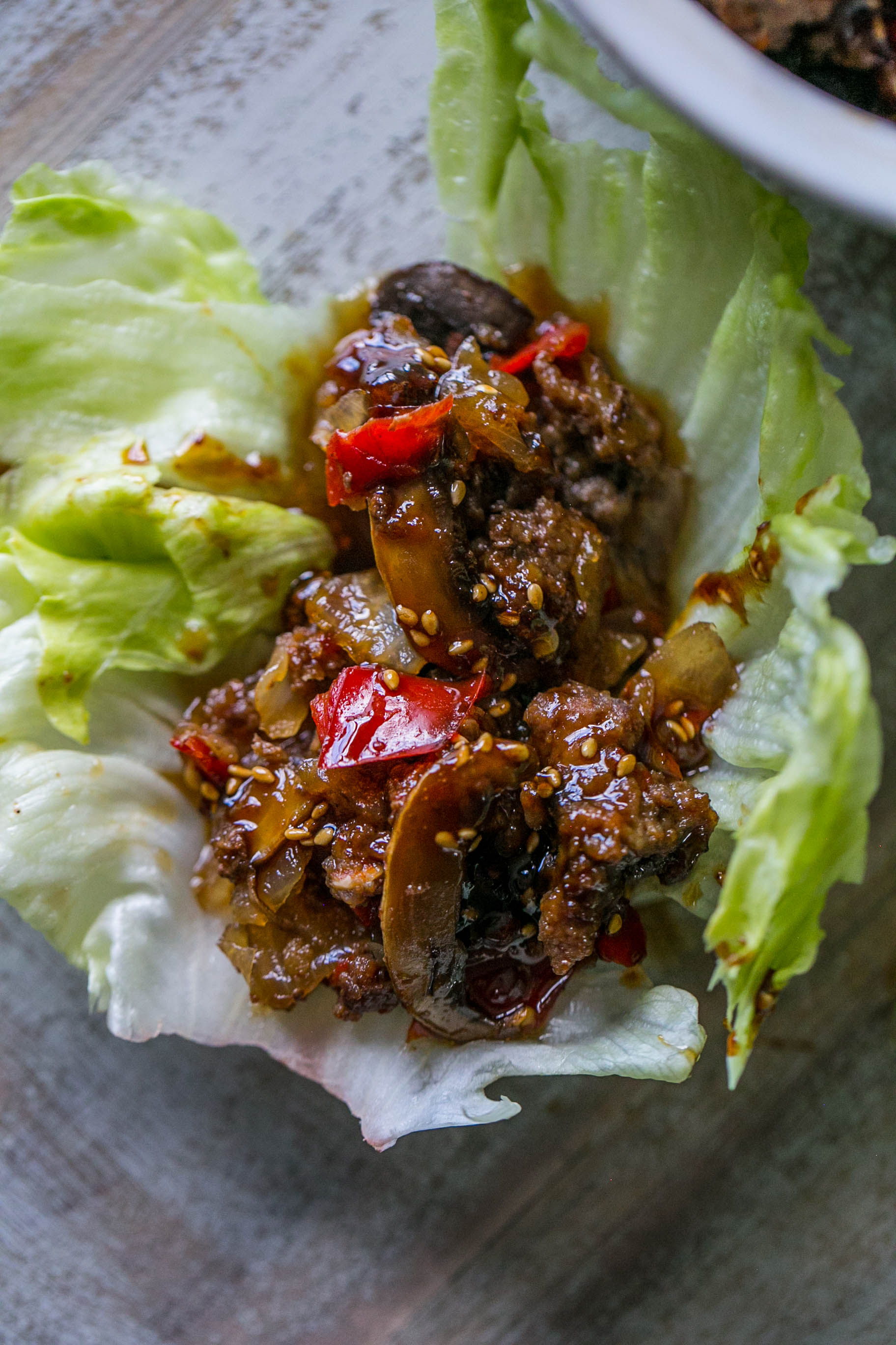 sweet chili beef lettuce cups - i love these delicious wraps! 