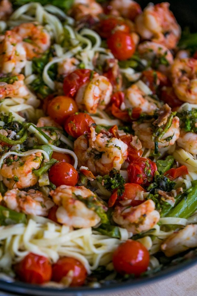 This Tuscan Shrimp Linguine is a delicious one pan wonder! 