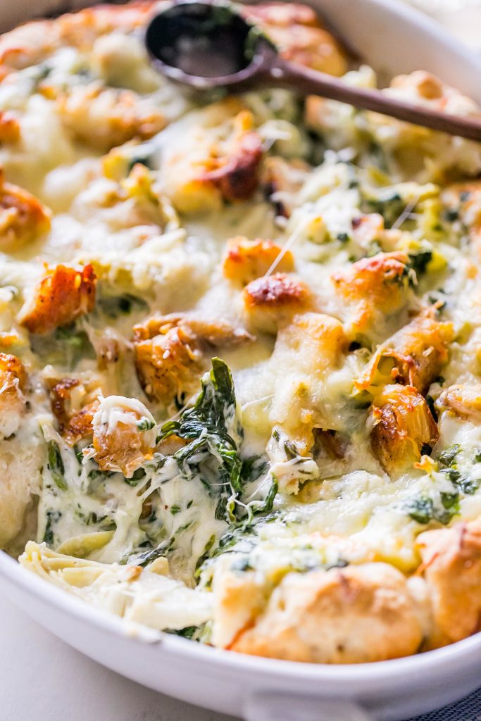 this cheesy baked spinach and artichoke bread ring dip is so delicious! 
