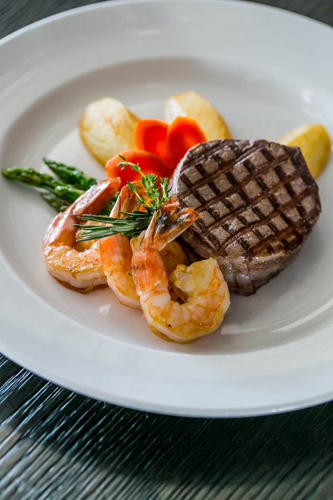 steak, shrimp, asparagus, and carrots