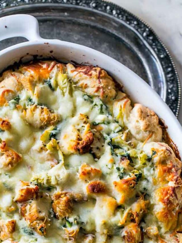 Amazing Cheesy Baked Chicken Spinach and Artichoke Bread Ring Dip