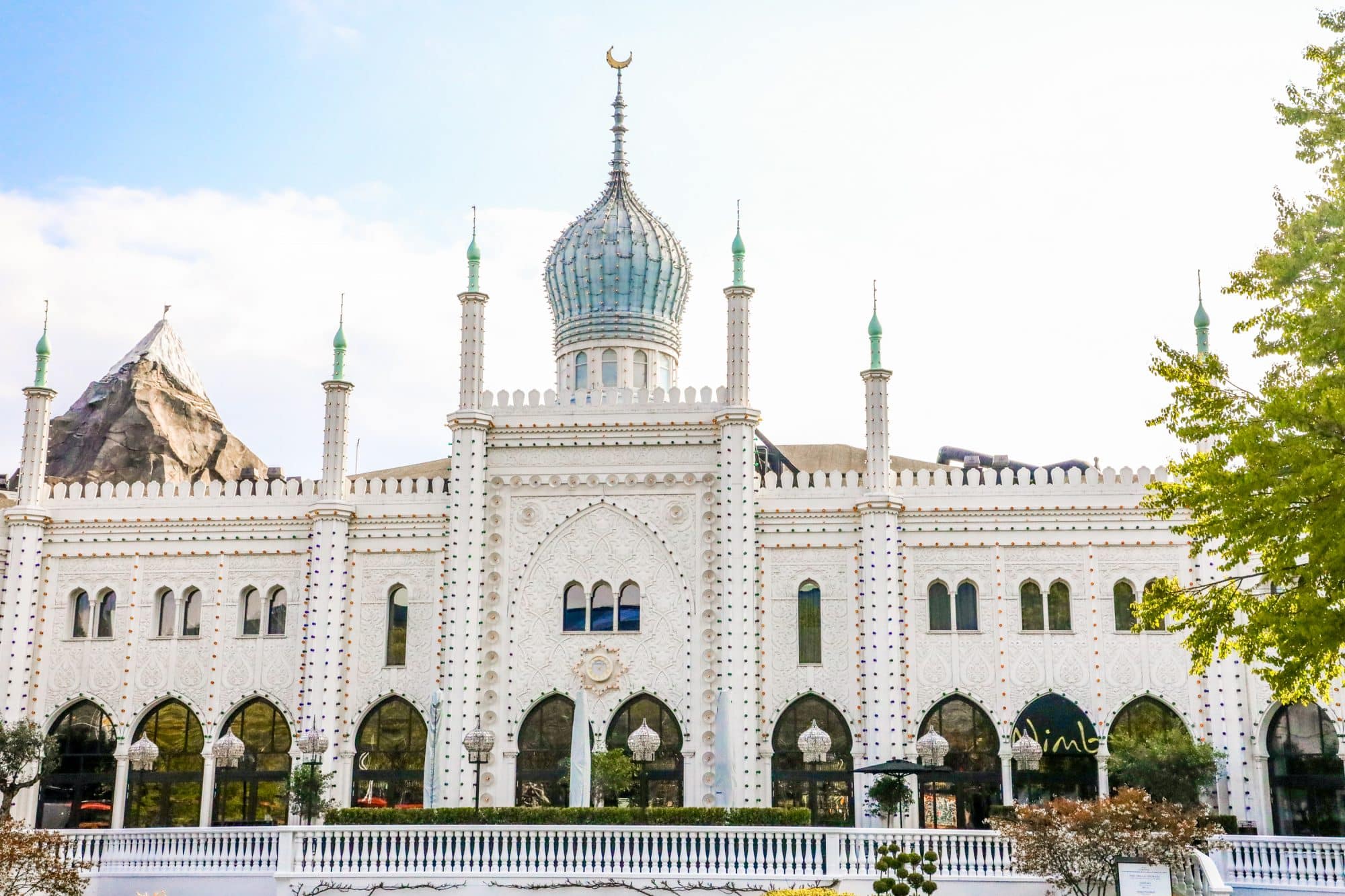 picture of white mosque