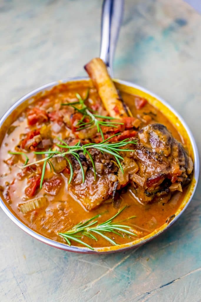 leg of lamb in red sauce with rosemary in it