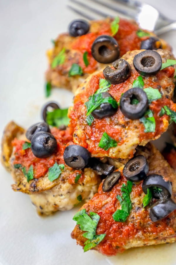 chicken with salsa, cilantro, and olives on it