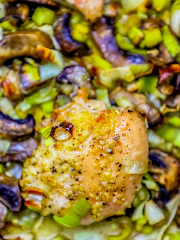 An Irish-inspired one-pot meal featuring chicken, mushrooms, and leeks.