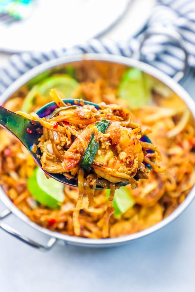 The Best Easy Chicken and Shrimp Pad Thai Noodles Recipe
