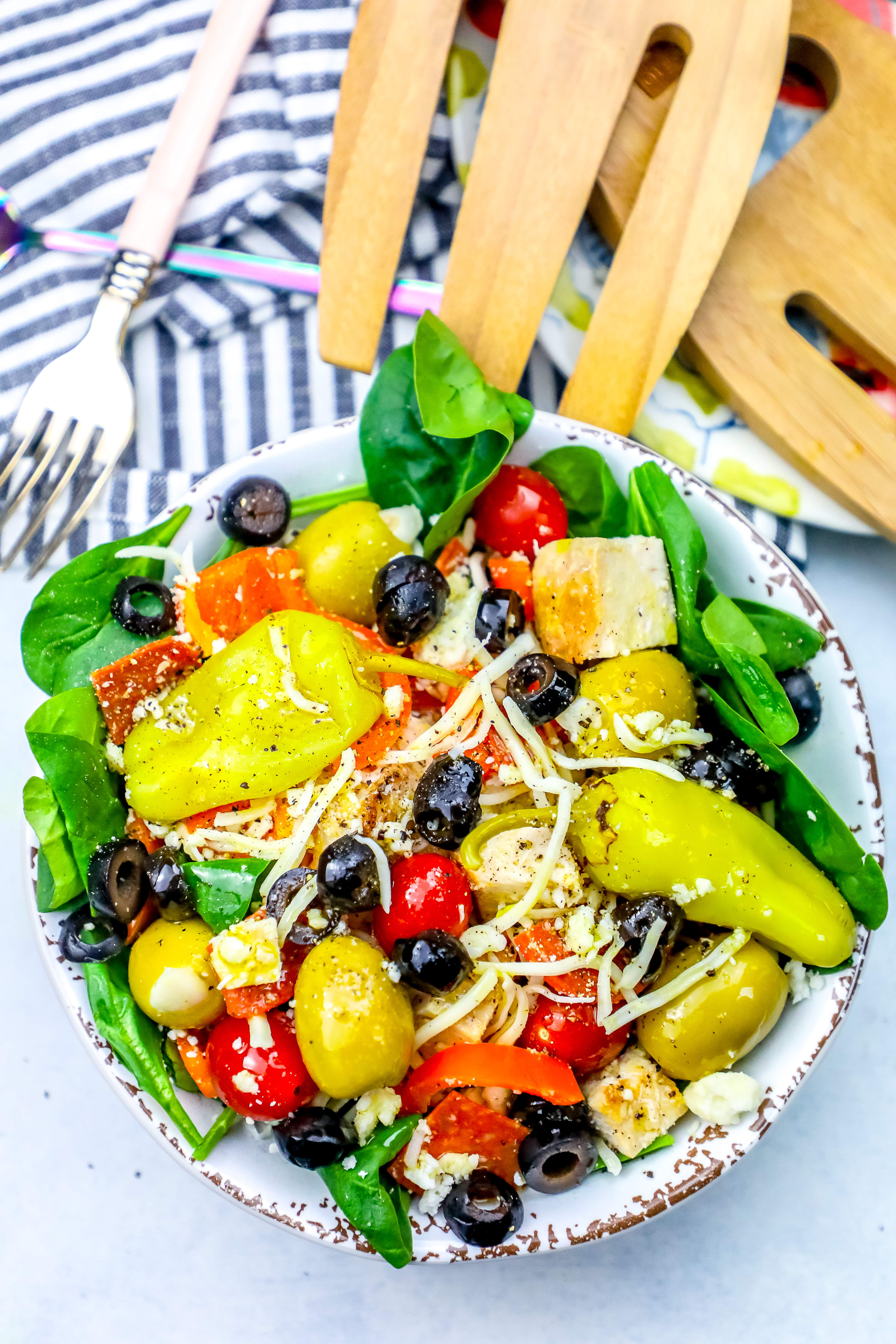 picture of chicken antipasti salad in a bowl