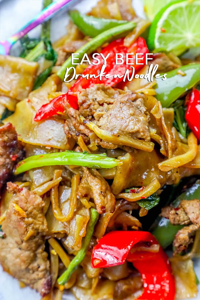 picture of beef drunken noodles in a white bowl 