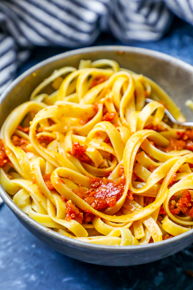 roasted red pepper sauce on linguine