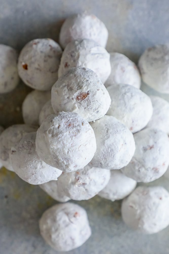 pile of powdered sugar donut holes