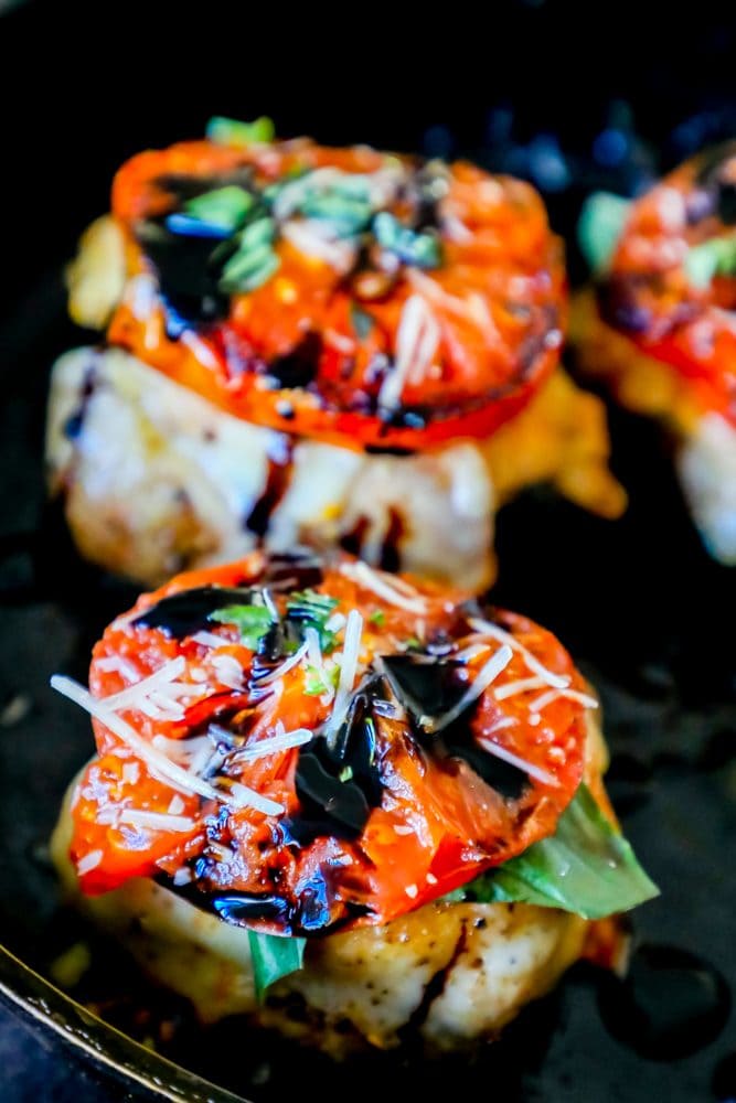 picture of caprese chicken thighs in pan 