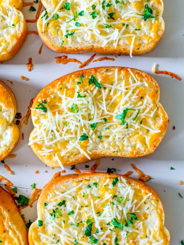 Cheesy bread topped with parsley.