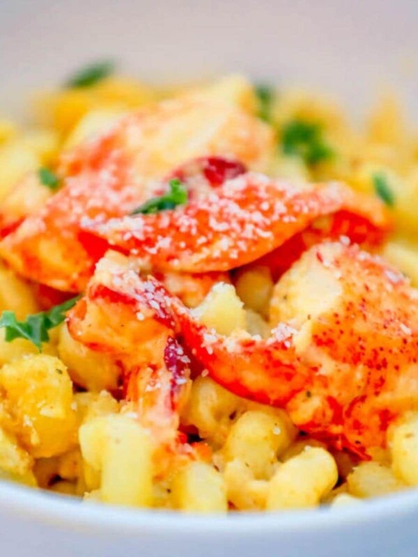 Keywords: Lobster Macaroni and Cheese, white bowl