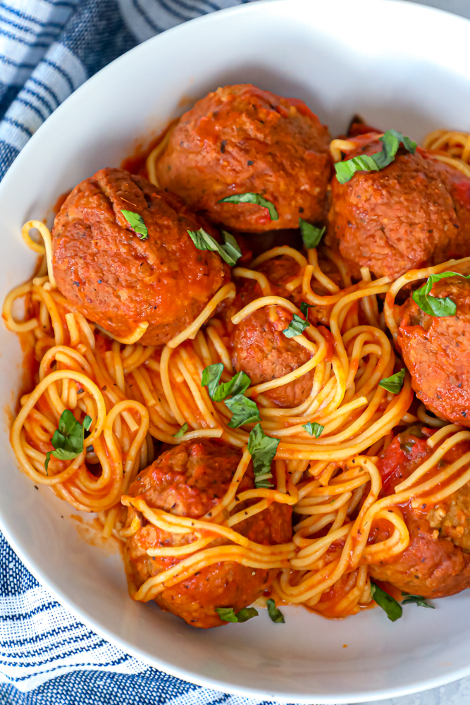 Picture of spaghetti and meatballs in bowl