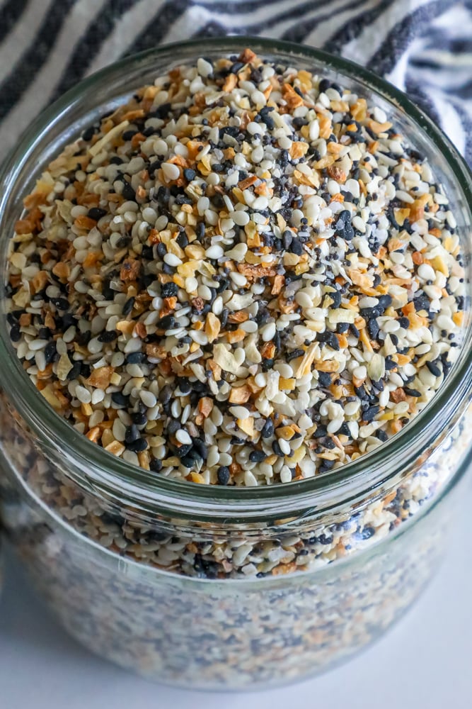 https://sweetcsdesigns.com/wp-content/uploads/2020/05/the-best-everything-bagel-seasoning-picture.jpg