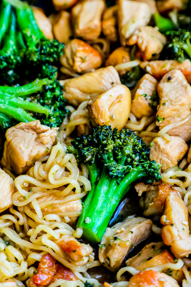 noodles with chicken and broccoli