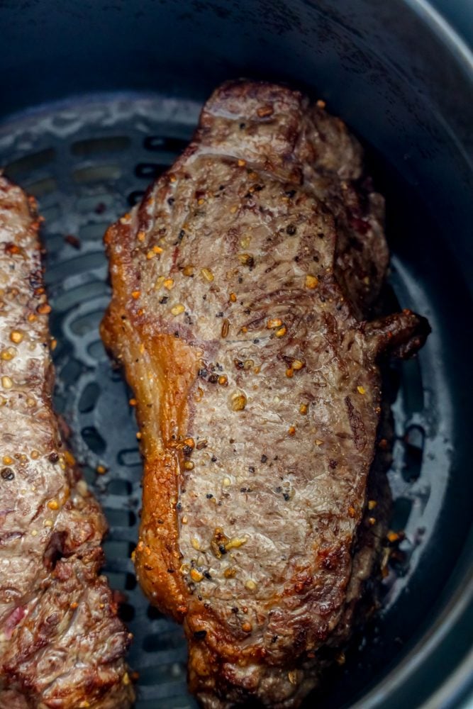 picture of steak in an air fryer