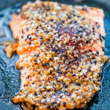 picture of everything salmon in a pan