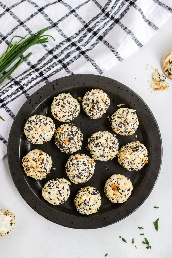 picture of fat bombs in everything bagel seasoning on a plate