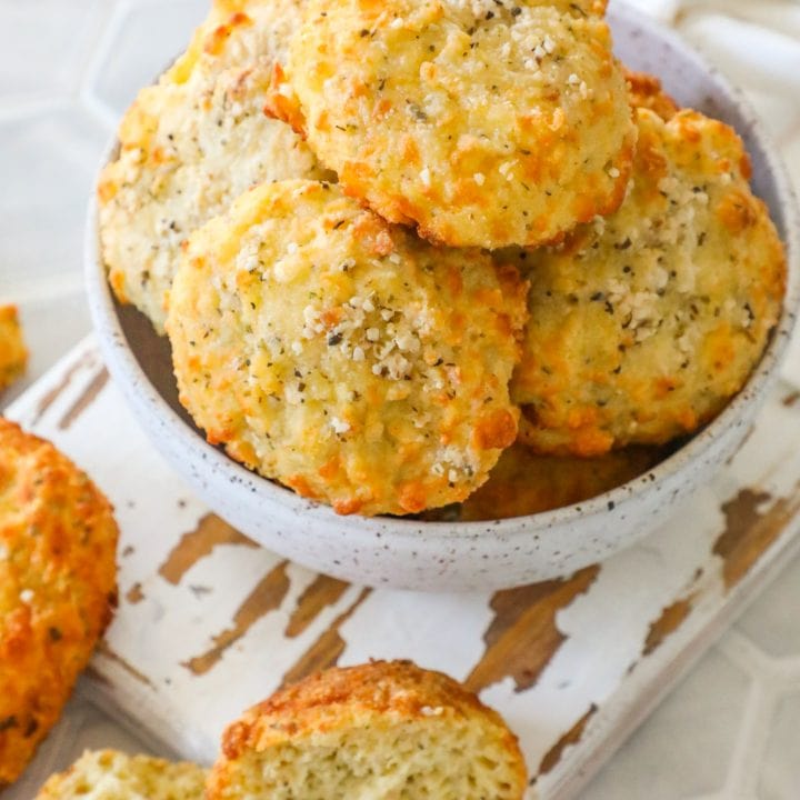 A plate of keto cheesy biscuits.