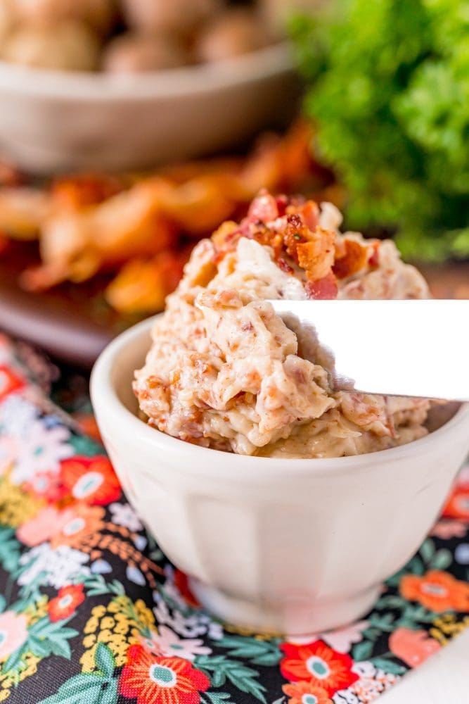 picture of a butter knife in a bowl of bacon butter