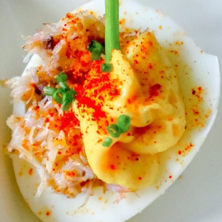 egg with creamed yoke, crab, and green onions on it