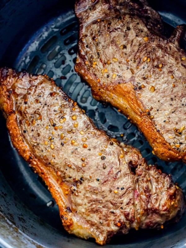 picture of steaks in an air fryer