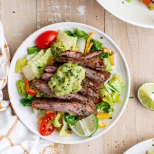 Mexican steak salad with guacamole, an easy beef fajita salad recipe.