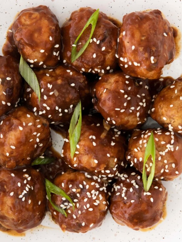 Asian meatballs with sesame seeds.