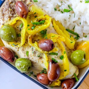 picture of slow cooker chicken breasts with olives on top