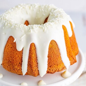picture of air fryer pumpkin bundt cake on a white cake stand