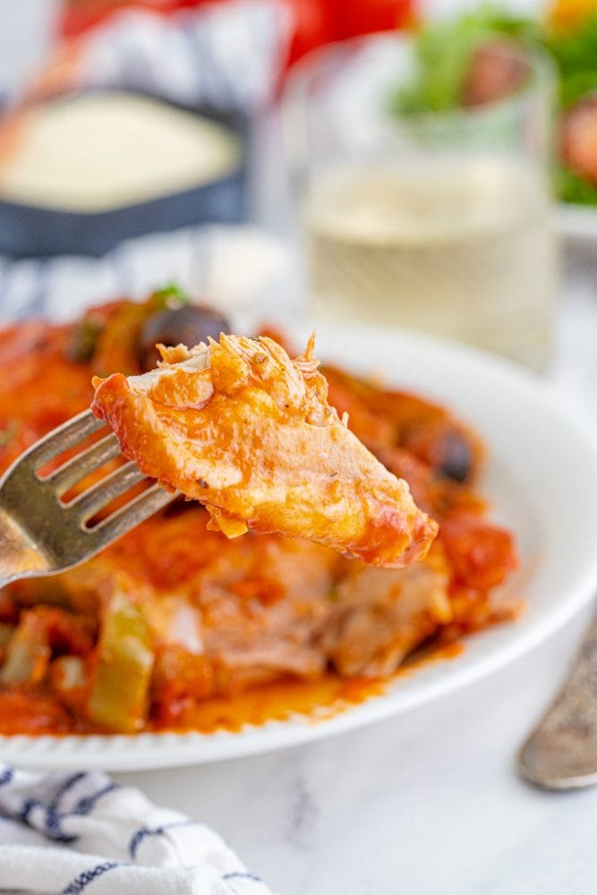 picture of chicken cacciatore piled on a white plate