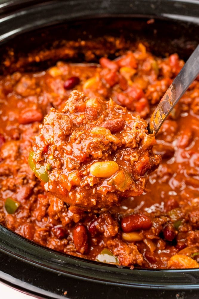 picture of chili in a slow cooker