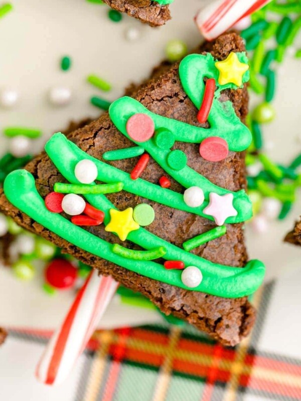 picture of christmas tree brownie on a plate